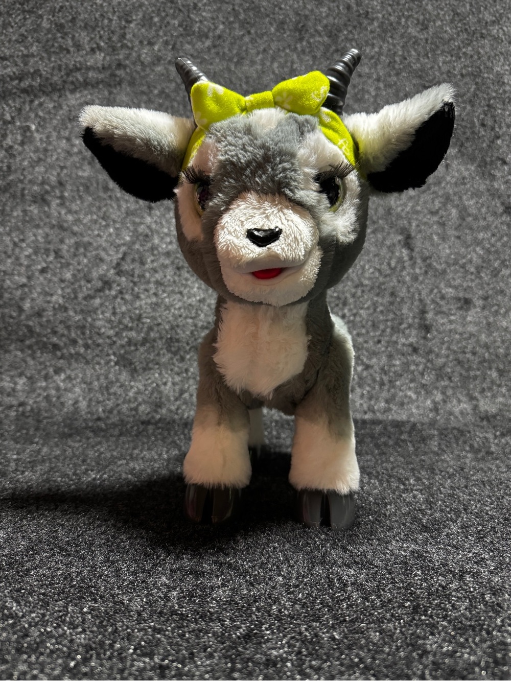 furReal Daisy Yoga Goat Interactive Plush 60+ Sounds Motion Works (no bottle)